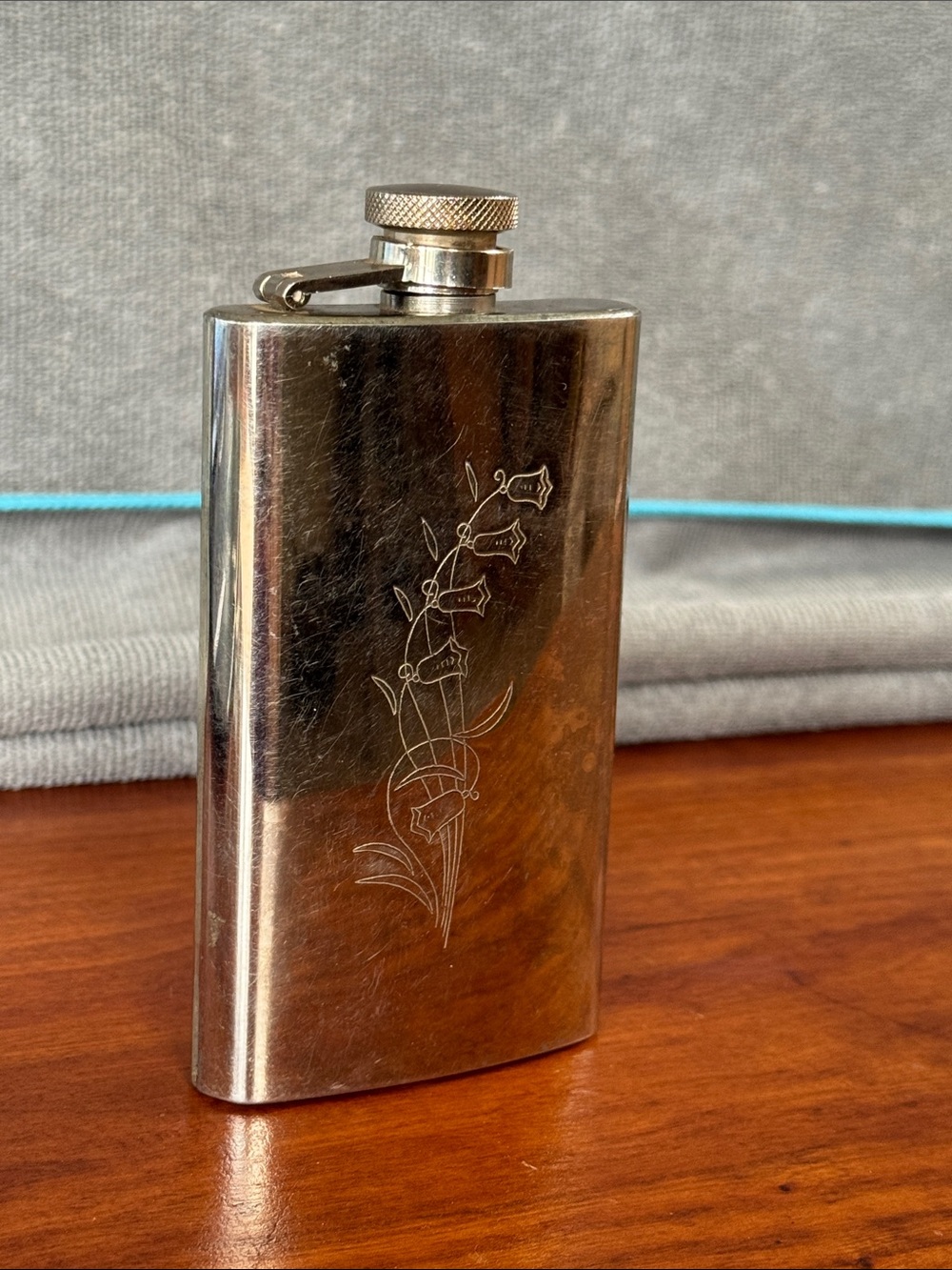 Vintage Floral Engraved Stainless Steel Hip Flask Compact 4oz.